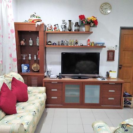 Cozy Mount Erskine Homestay จอร์จทาวน์ ภายนอก รูปภาพ