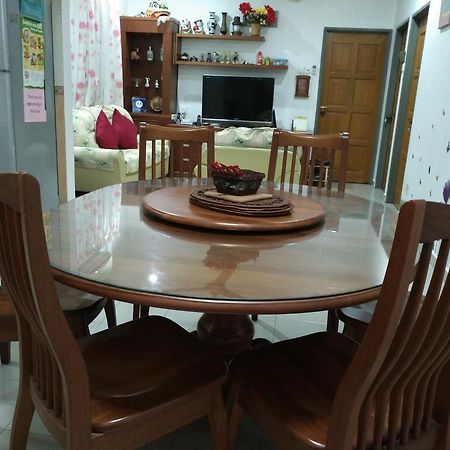 Cozy Mount Erskine Homestay จอร์จทาวน์ ภายนอก รูปภาพ