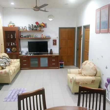 Cozy Mount Erskine Homestay จอร์จทาวน์ ภายนอก รูปภาพ